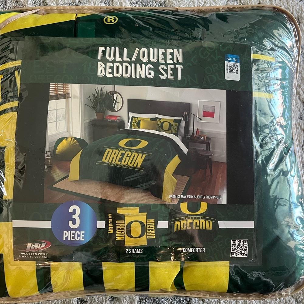 Green & Yellow Full/Queen University of Oregon New 3 piece bedding set!!